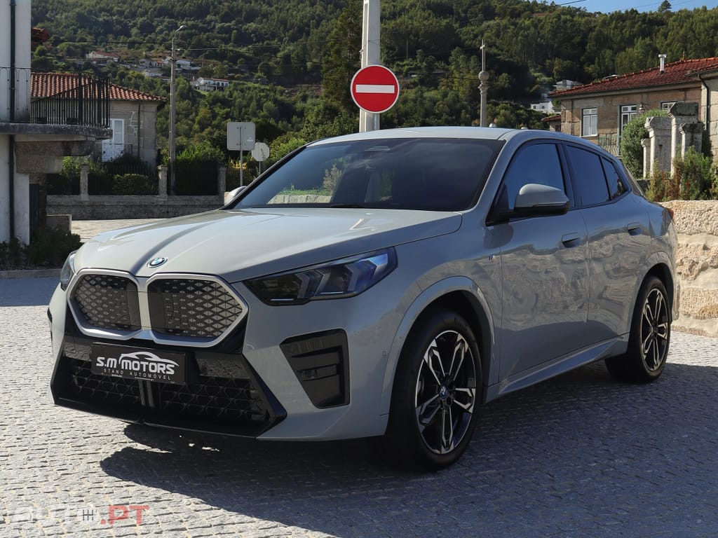 BMW iX2 eDrive20 Pack Desportivo M