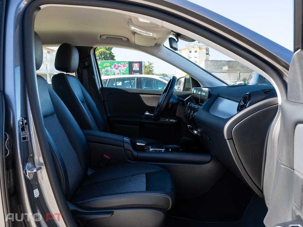 Mercedes-Benz GLA 180 d — fotografia 16