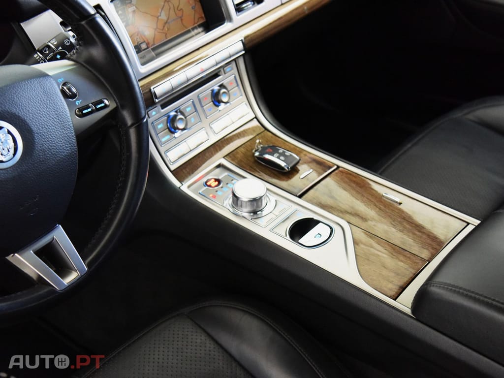 Jaguar XF 2.7 D V6 Luxury