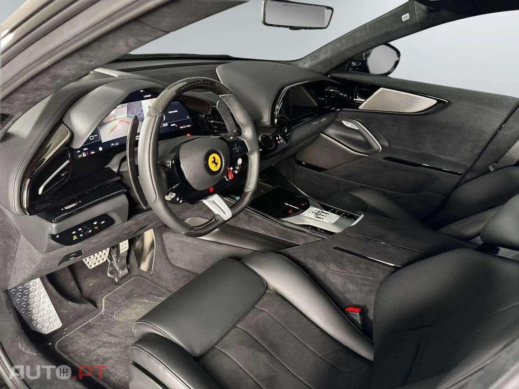 Ferrari Purosangue V12 LIFT