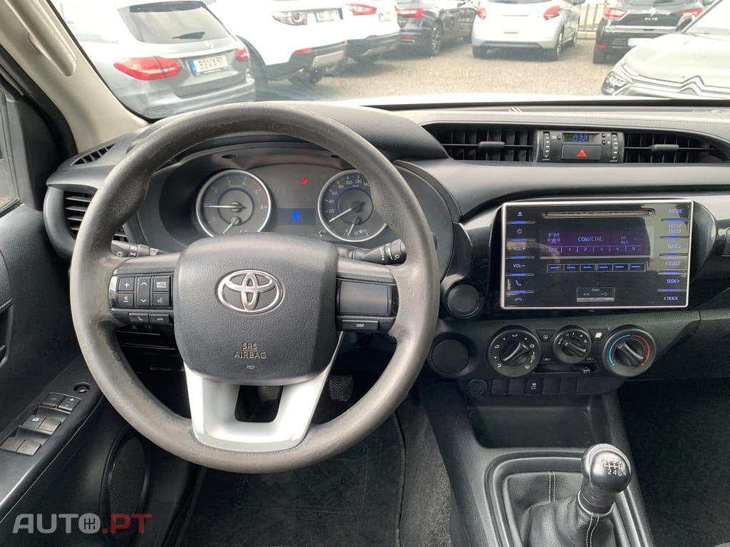 Toyota Hilux 2.4 D-4D 2WD CD
