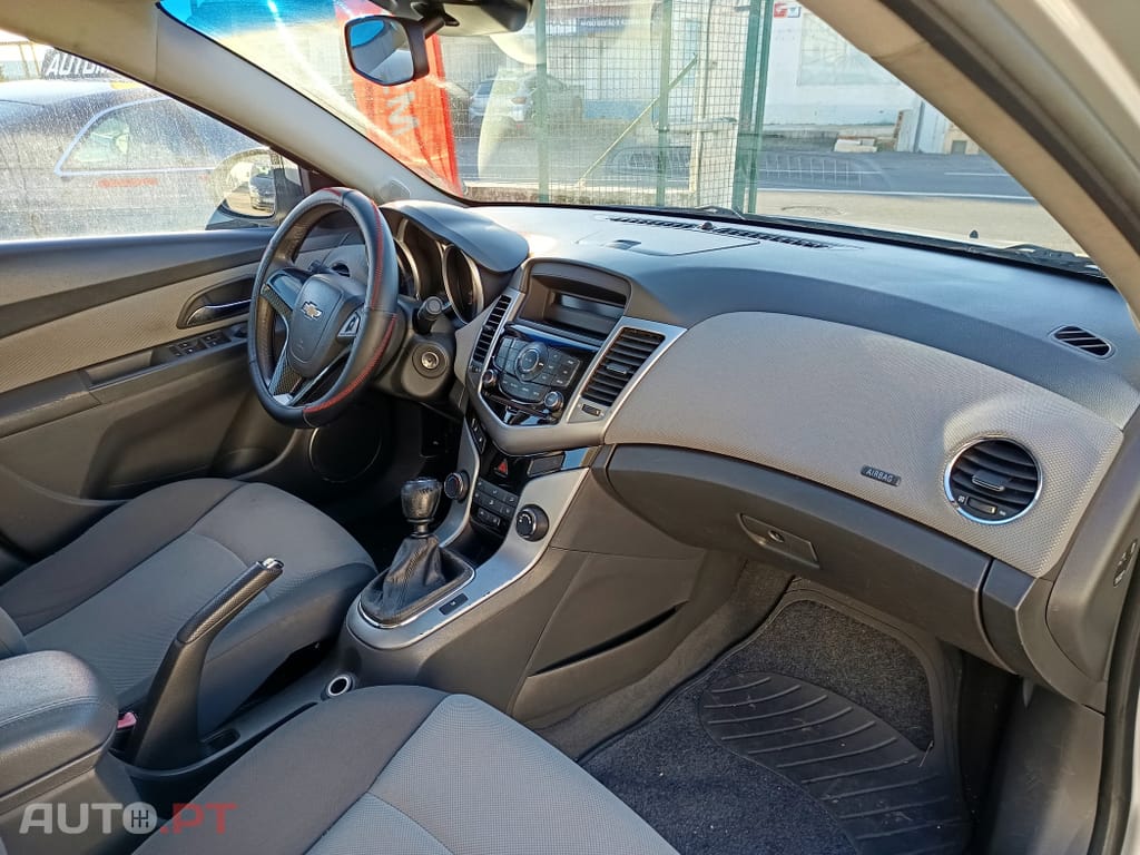 Chevrolet Cruze 1.6 LS