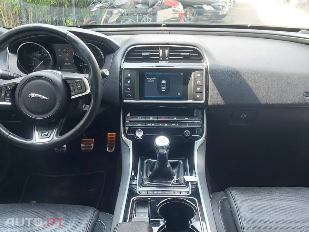 Jaguar XE 2.0 D R-Sport