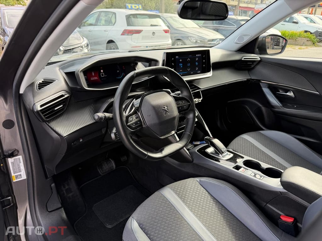 Peugeot 2008 1.5 BlueHDi Allure EAT8