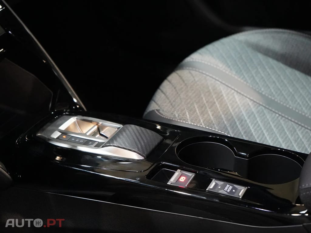 Peugeot 2008 1.2 Hybrid Allure e-DCS6