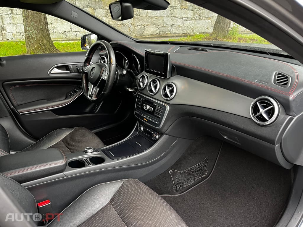 Mercedes-Benz GLA 220 Automático