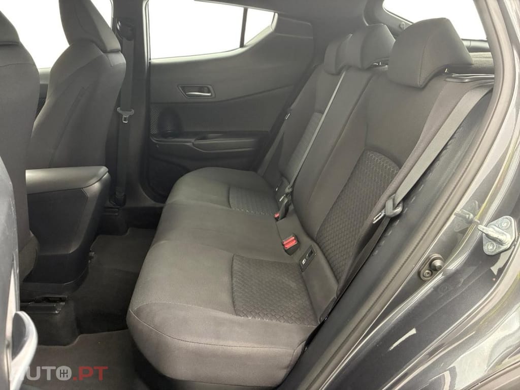 Toyota C-HR 1.8 Hybrid Dynamic Business Beyond