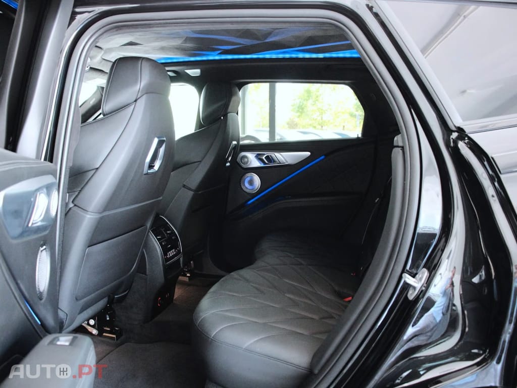 BMW XM BASE