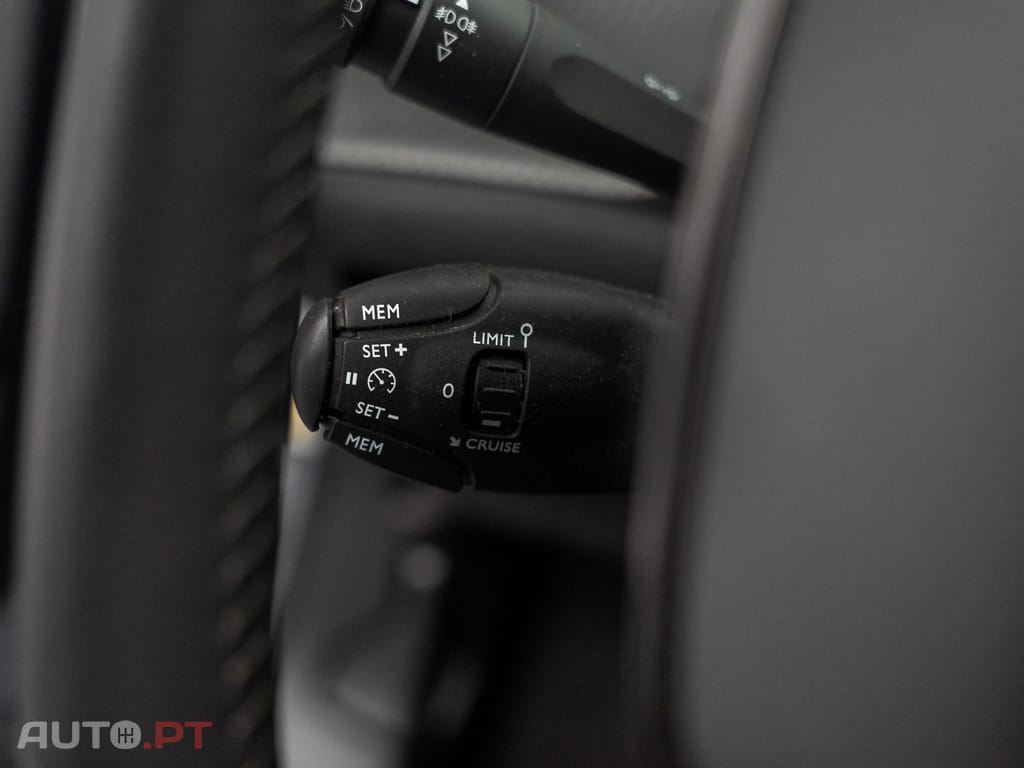 Peugeot E-2008 50 kWh Allure Pack