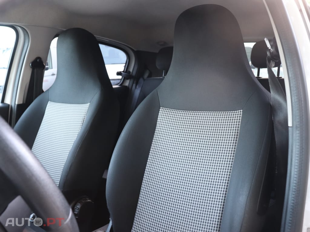 Renault Twingo 1.0 Zen - Black & White