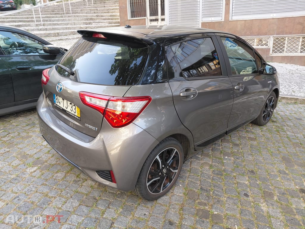 Toyota Yaris 1.5 HSD Square Collec.Grey