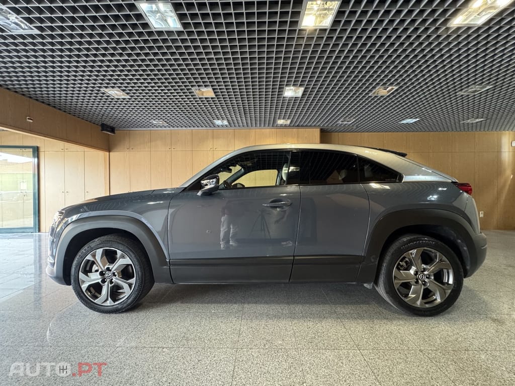 Mazda MX-30 e-SKYACTIV Advantage+Modern Confidence
