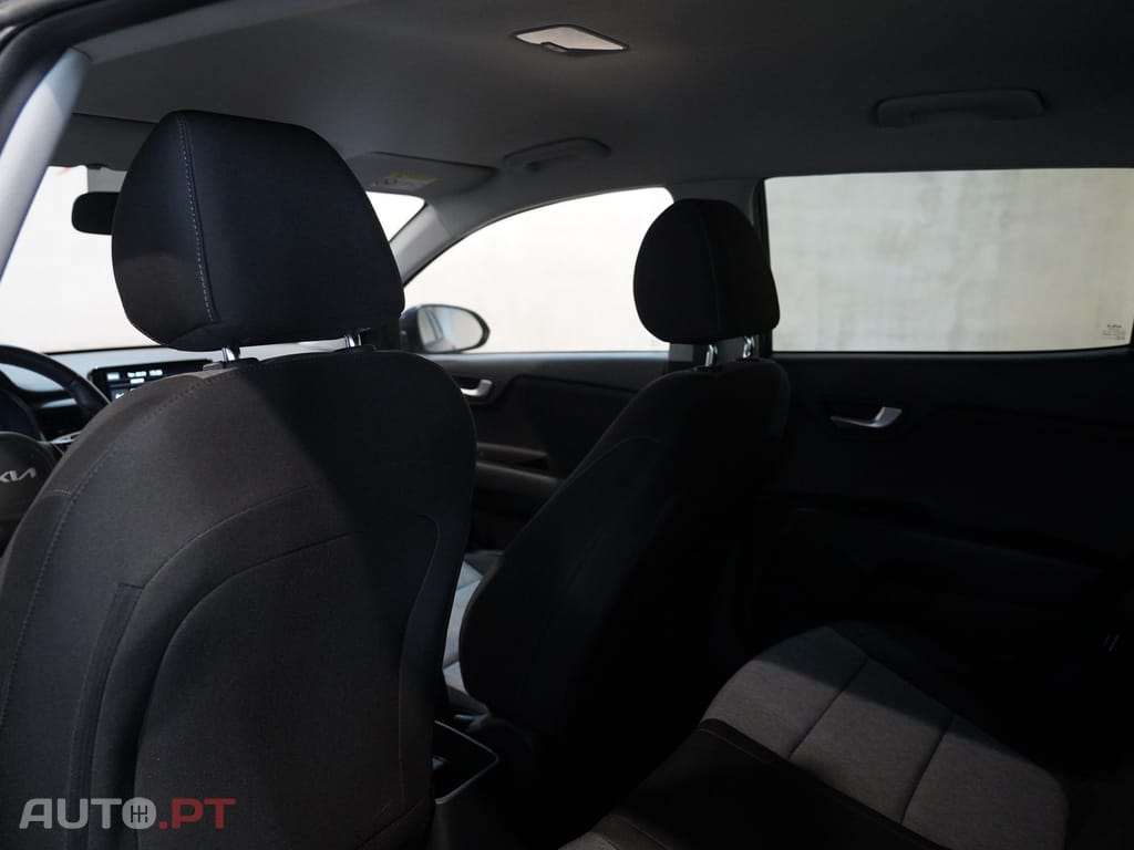 Kia Stonic 1.2 Dynamic — fotografia 22