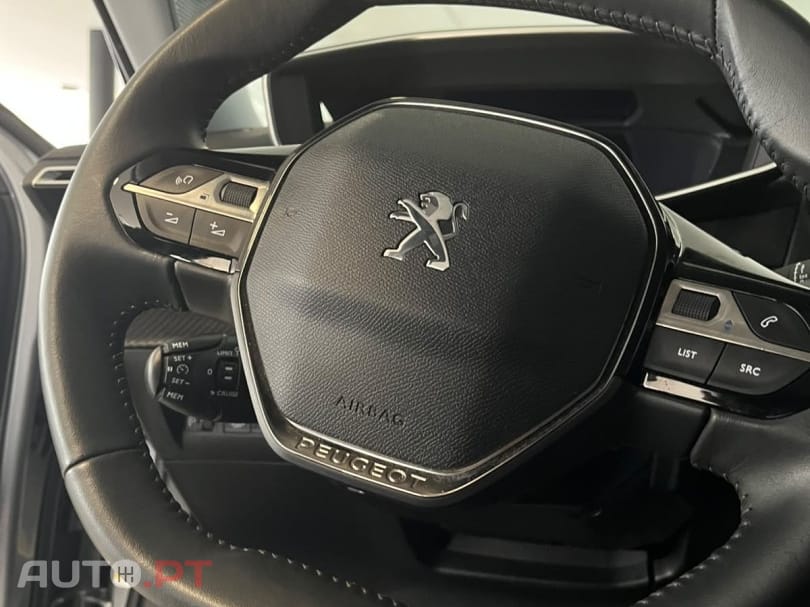 Peugeot E-2008 50 kWh Allure Pack