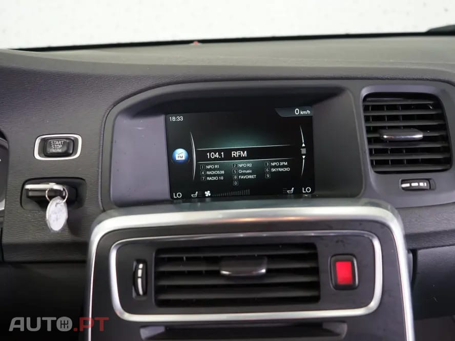 Volvo V60 2.4 D6 Momentum AWD Phev