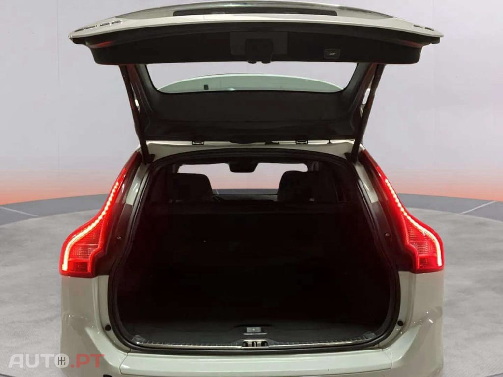 Volvo XC60 2.0 D4 Momentum Plus Geartronic