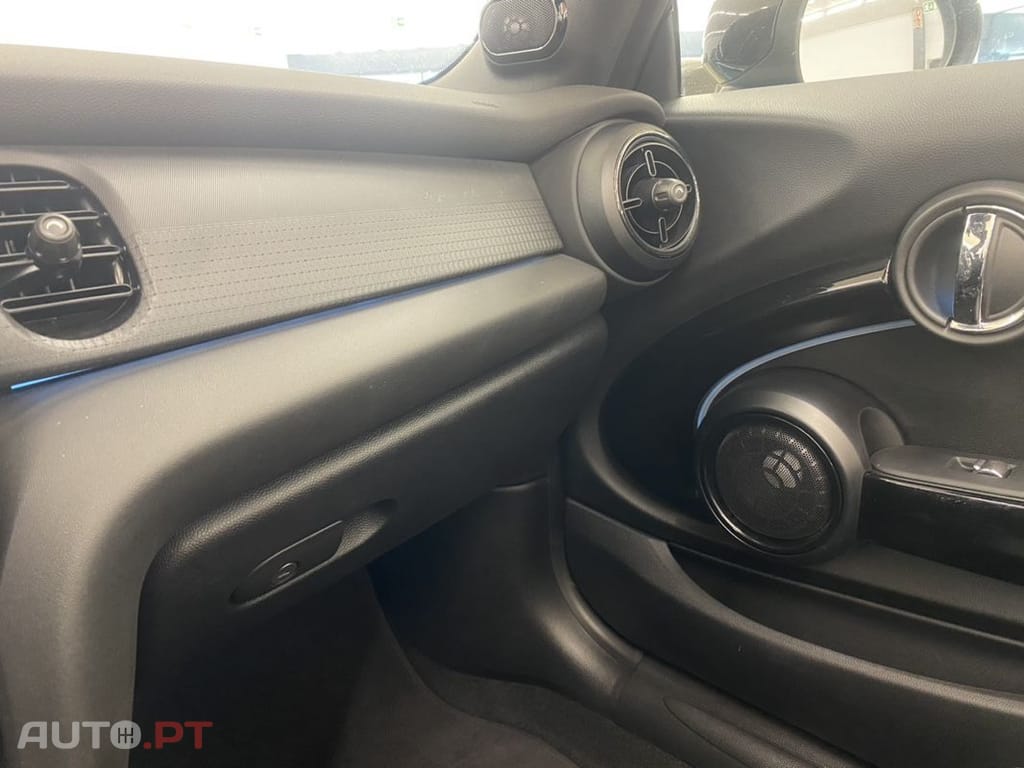 MINI Cooper Premium Plus Classic Auto