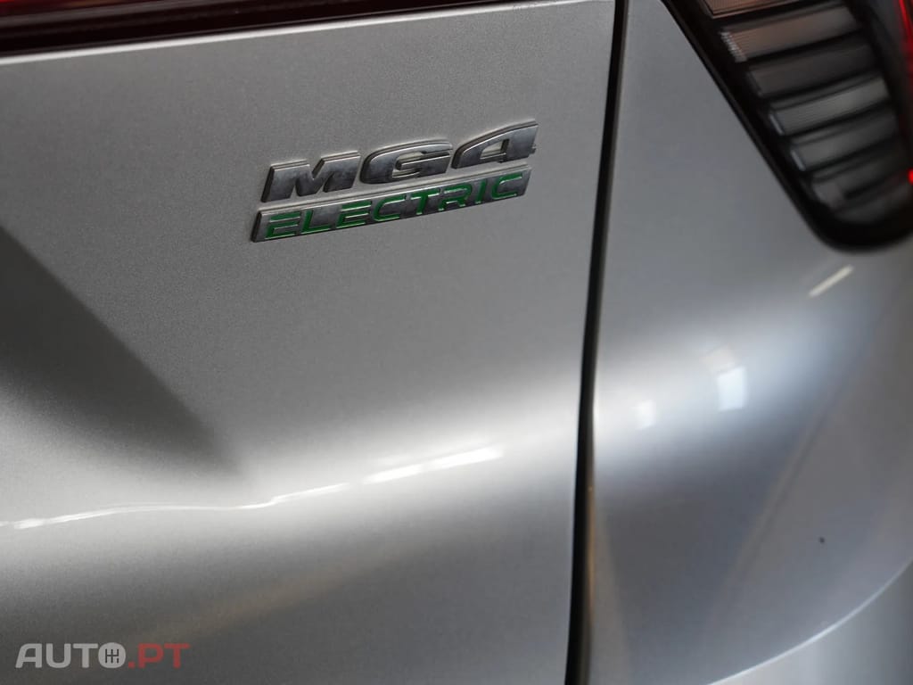 MG MG4 64 kWh Luxury