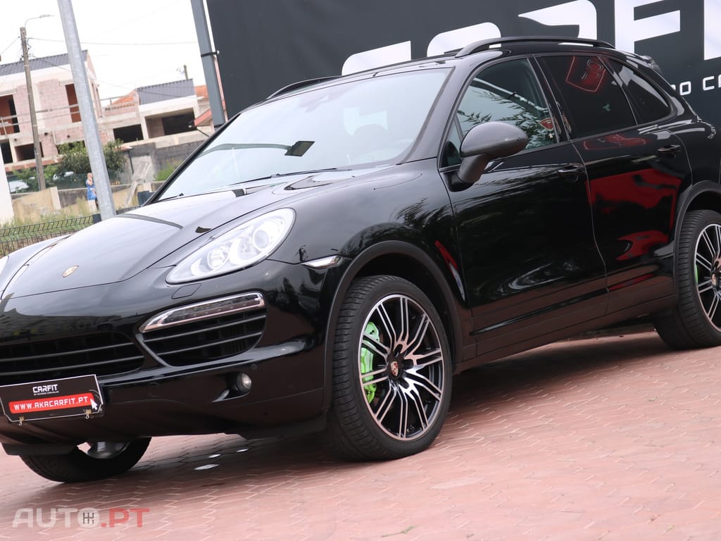 Porsche Cayenne Platinum Edition — fotografia 2