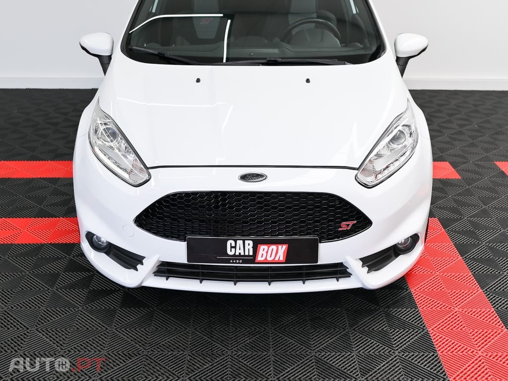 Ford Fiesta 1.6 EcoBoost c/ Pack Pele Desportiva ST