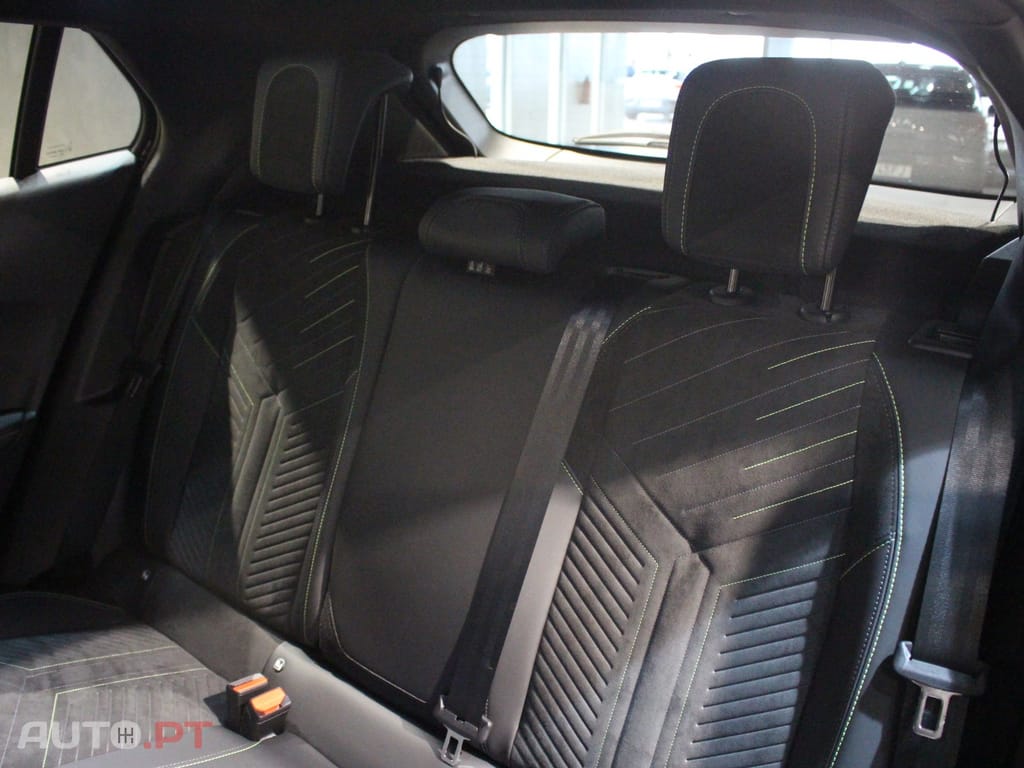 Peugeot E-2008 50 kWh GT