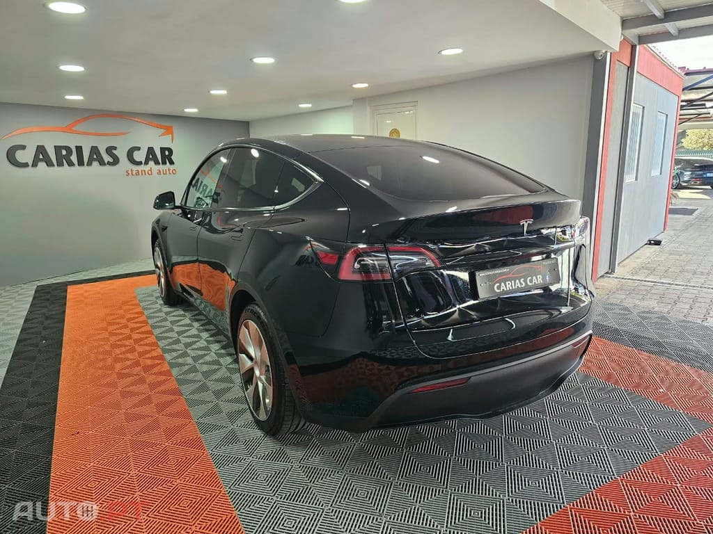 Tesla Model Y Standard Long Range RWD