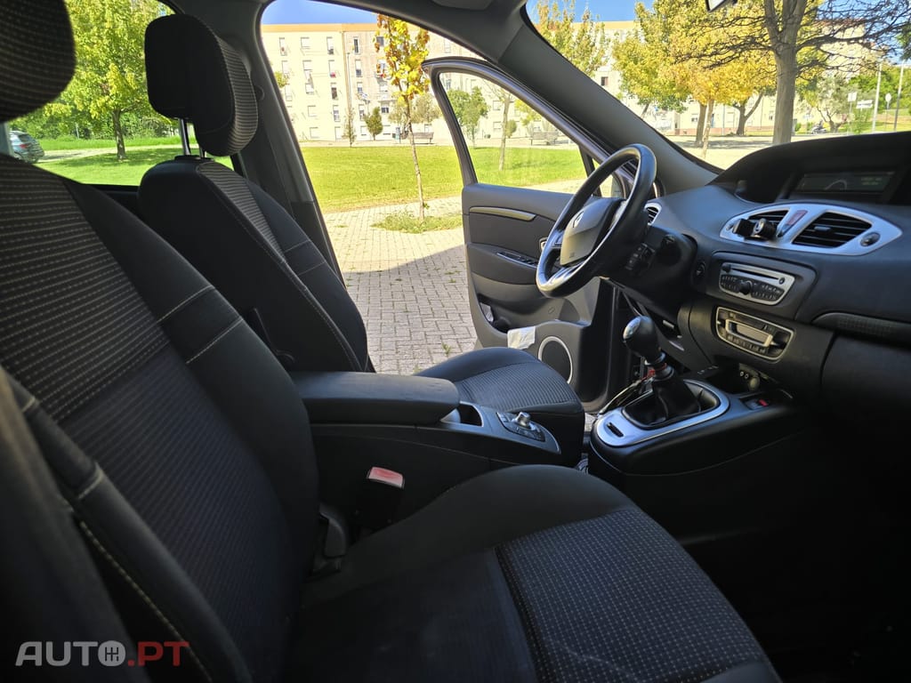 Renault Mégane Scenic 1,5 DCI Dynamique 110Cvs 5 lugares