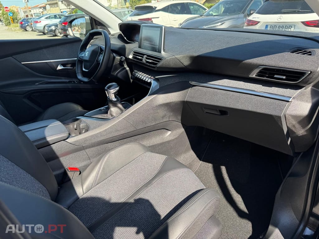 Peugeot 5008 1.5 BlueHDi Allure