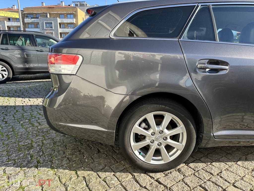 Toyota Avensis SD 2.0 D-4D Exclusive +Pele+GPS