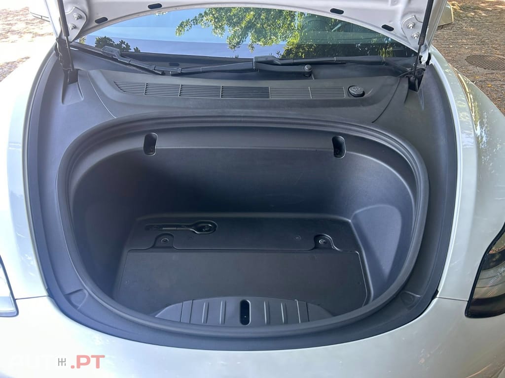 Tesla Model 3 SR Plus