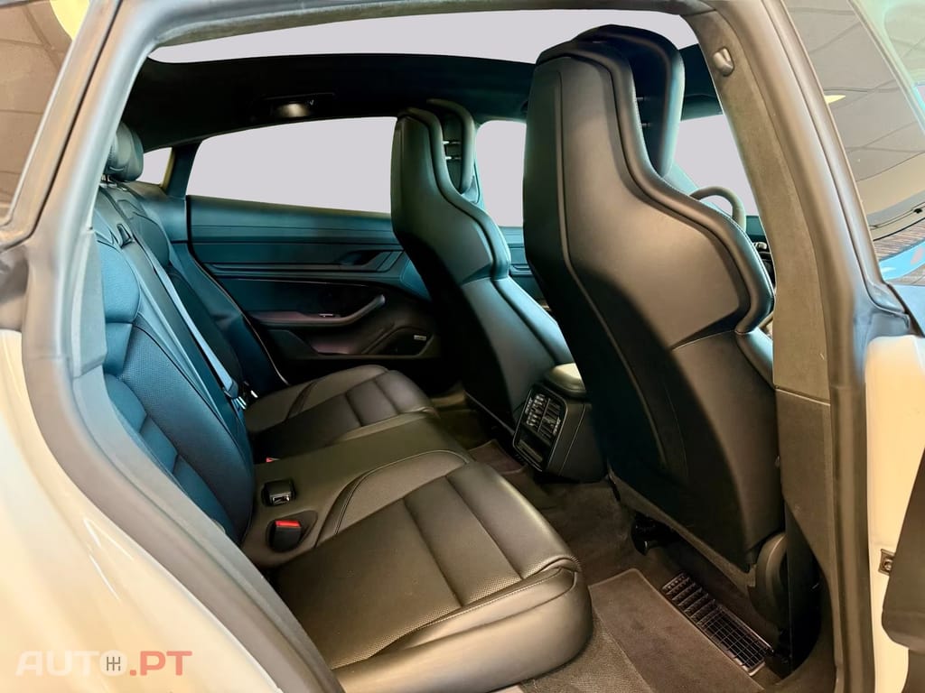 Porsche Taycan GTS I.V.A DEDUTIVEL 