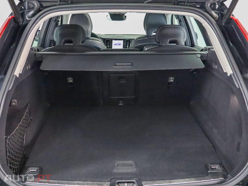 Volvo XC60 2.0 T6  AWD PHEV Core Auto