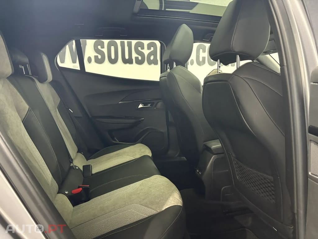 Peugeot E-2008 50 kWh GT