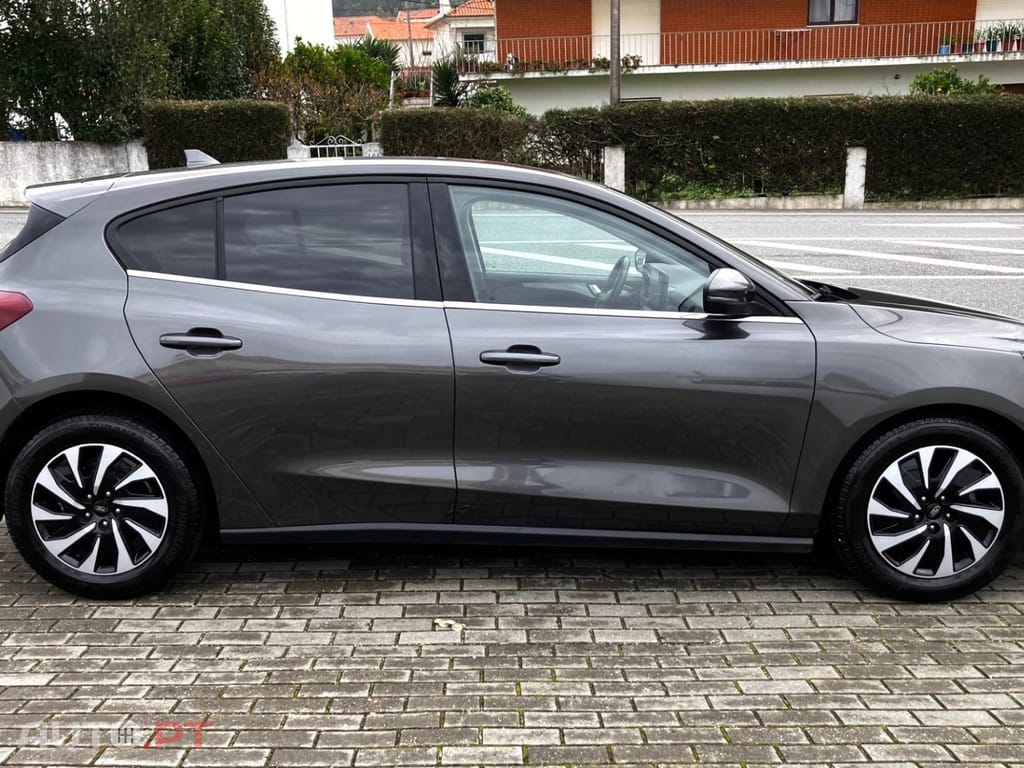 Ford Focus 1.0 EcoBoost Hybrid TITANIUM X