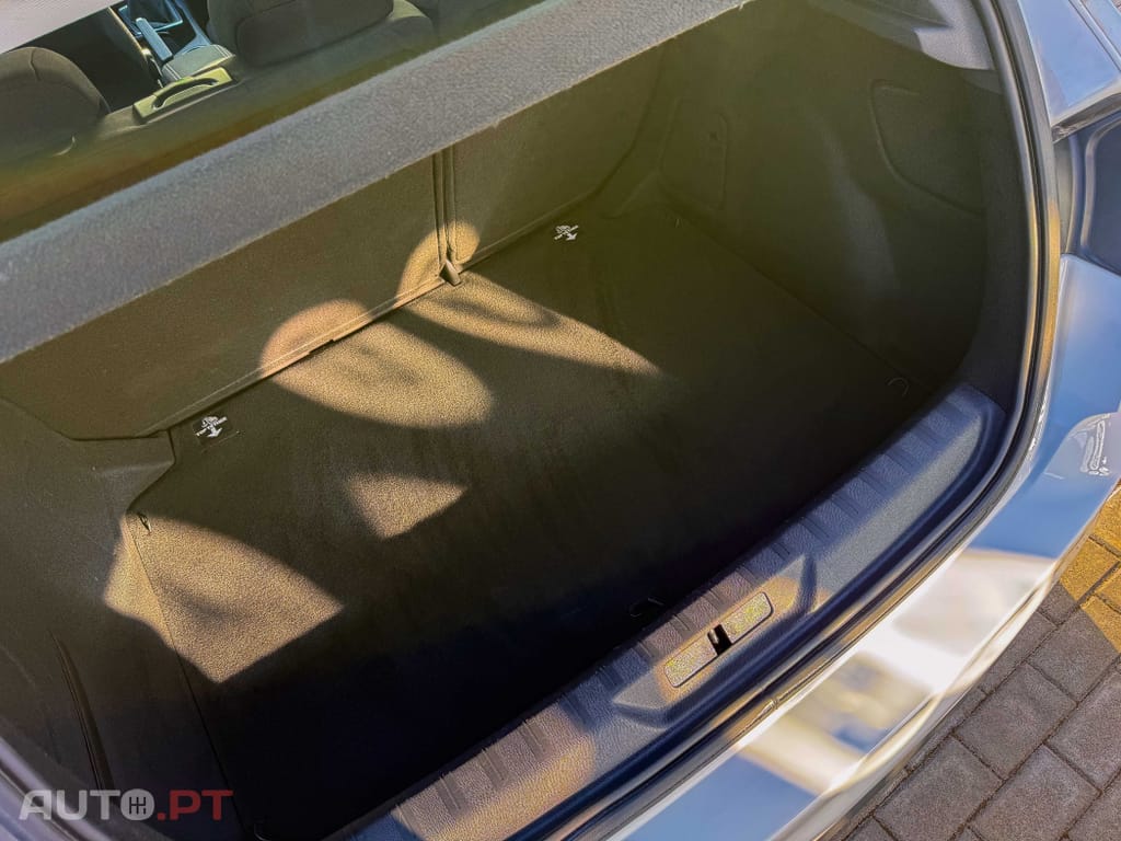 Peugeot 308 1.5 BlueHDi Business Line