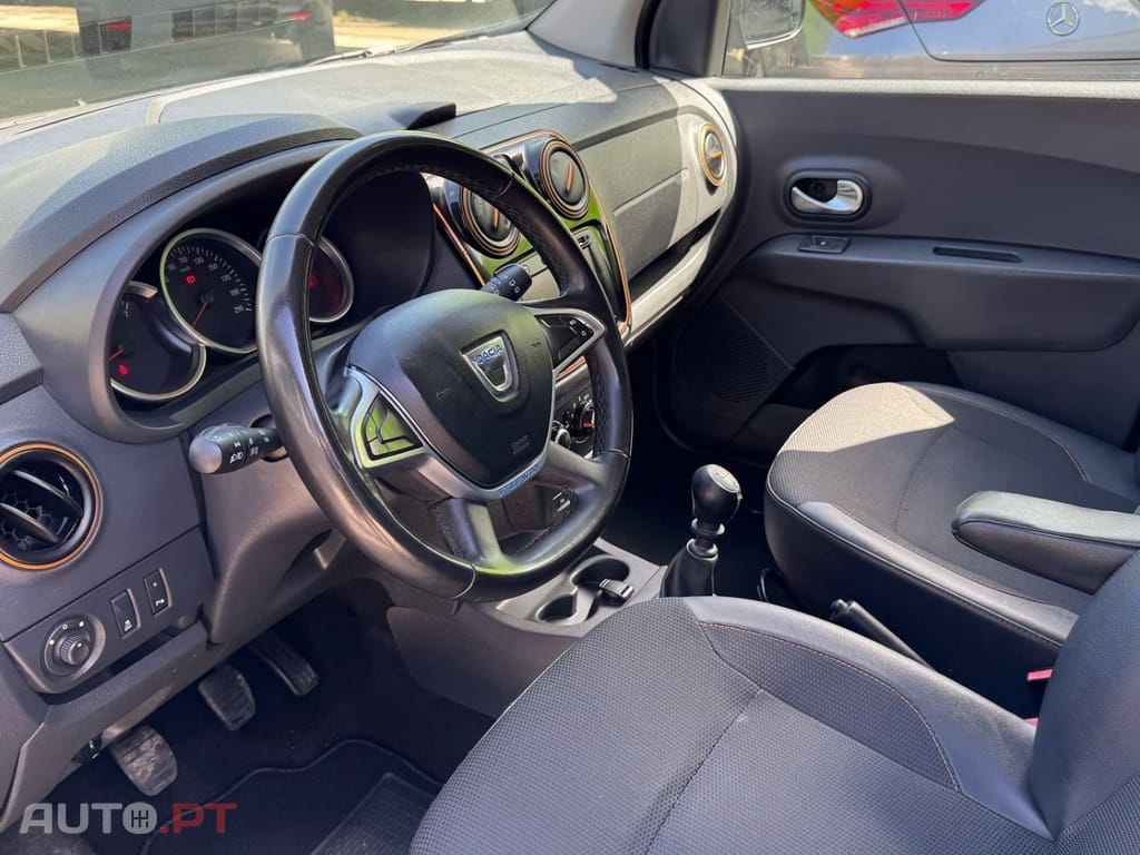Dacia Lodgy 1.5 Blue dCi Stepway 7L
