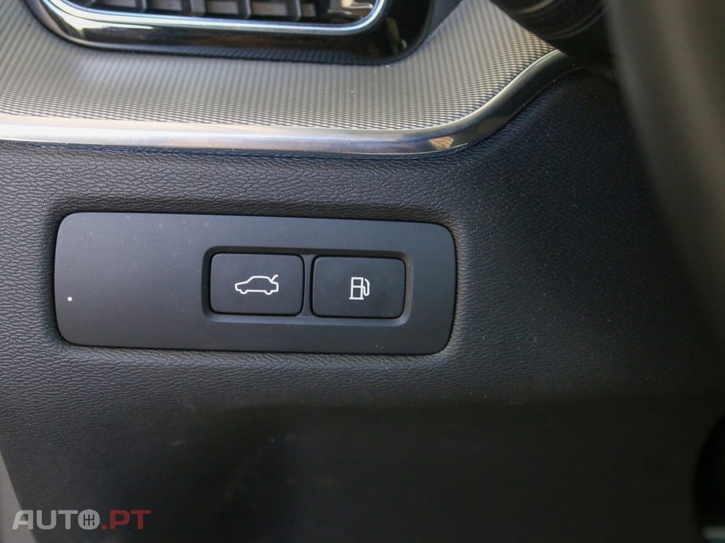 Volvo XC60 2.0 T6 PHEV Plus Dark AWD