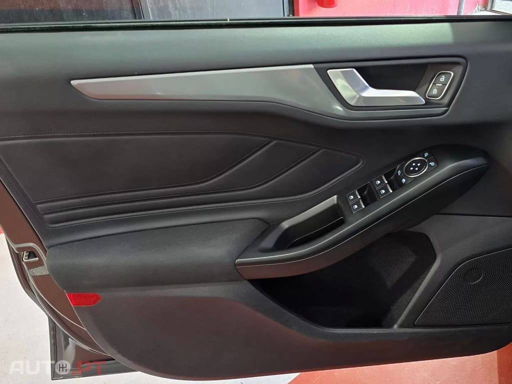 Ford Focus 1.0 EcoBoost Active Aut. — fotografia 17