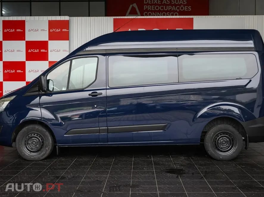 Ford Transit Custom Adaptada p/ 3 cadeiras de rodas