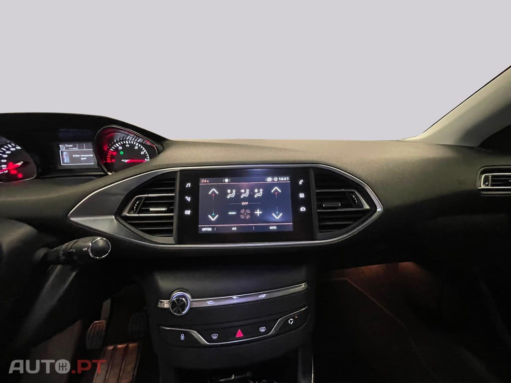 Peugeot 308 SW 1.2 PureTech Allure — fotografia 8