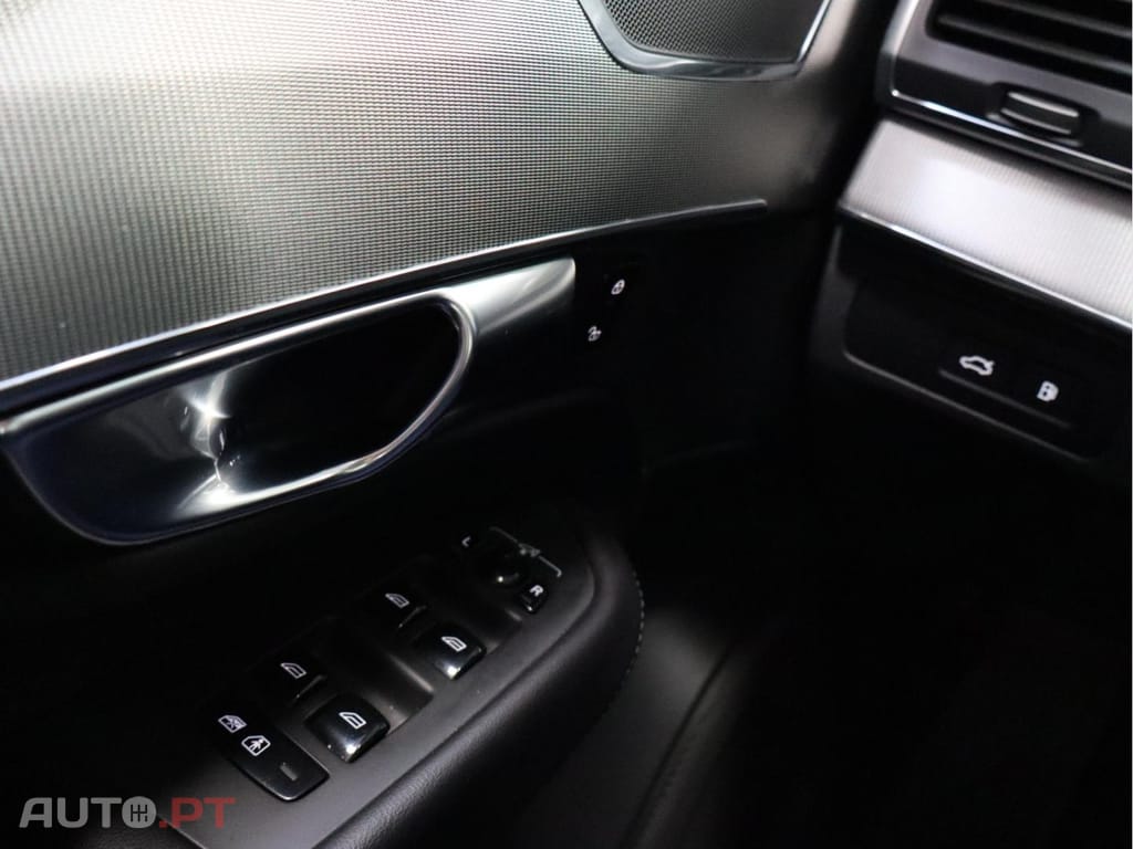 Volvo XC90 2.0 T8 PHEV Core AWD