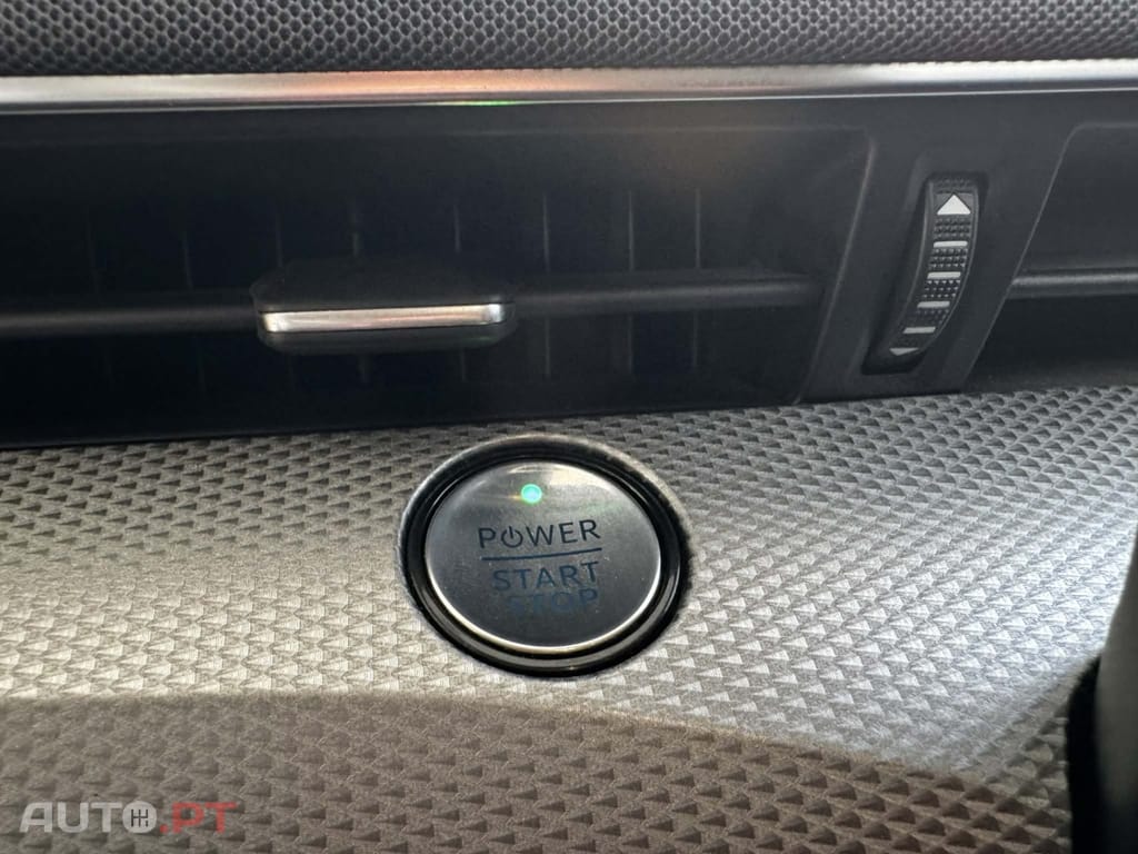 Ford Mustang Mach-E 75.7 kWh Base