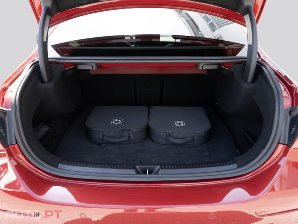 Mercedes-Benz A 250 I.V.A DEDUTIVEL e AMG