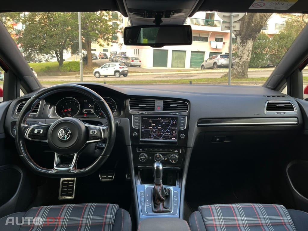 Volkswagen Golf 2.0 TSI GTI DSG