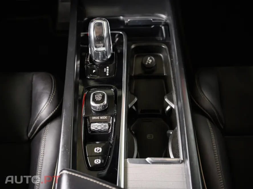 Volvo XC60 2.0 T8 PHEV R-Design AWD