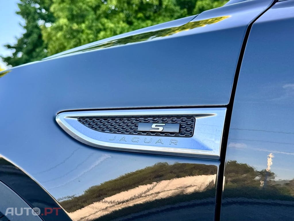 Jaguar E-Pace 2.0 i4D R-Dynamic