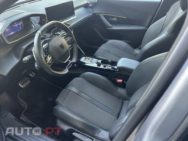 Peugeot 2008 1.2 PureTech GT EAT8 — fotografia 10