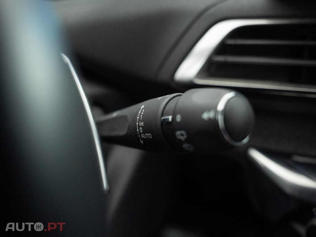 Peugeot 3008 1.6 Hybrid Allure e-EAT8