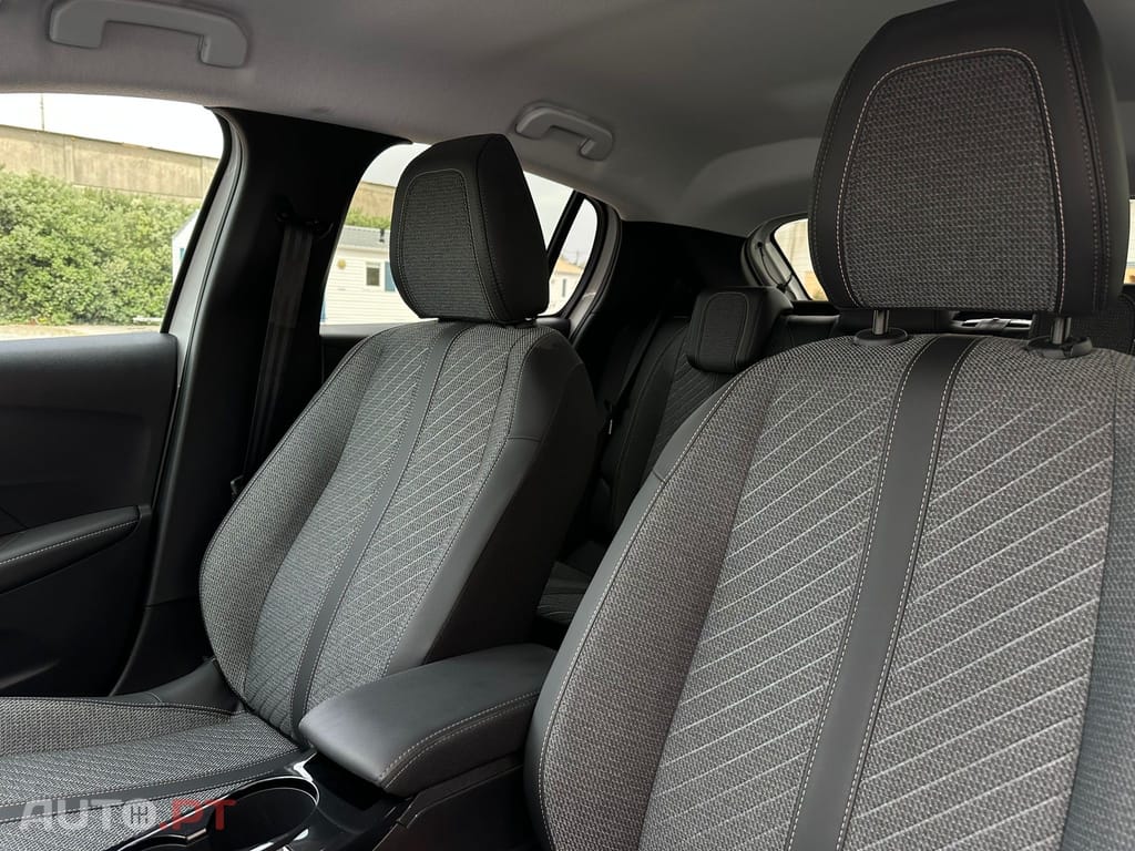 Peugeot 208 1.2 Hybrid Allure e-DCS6