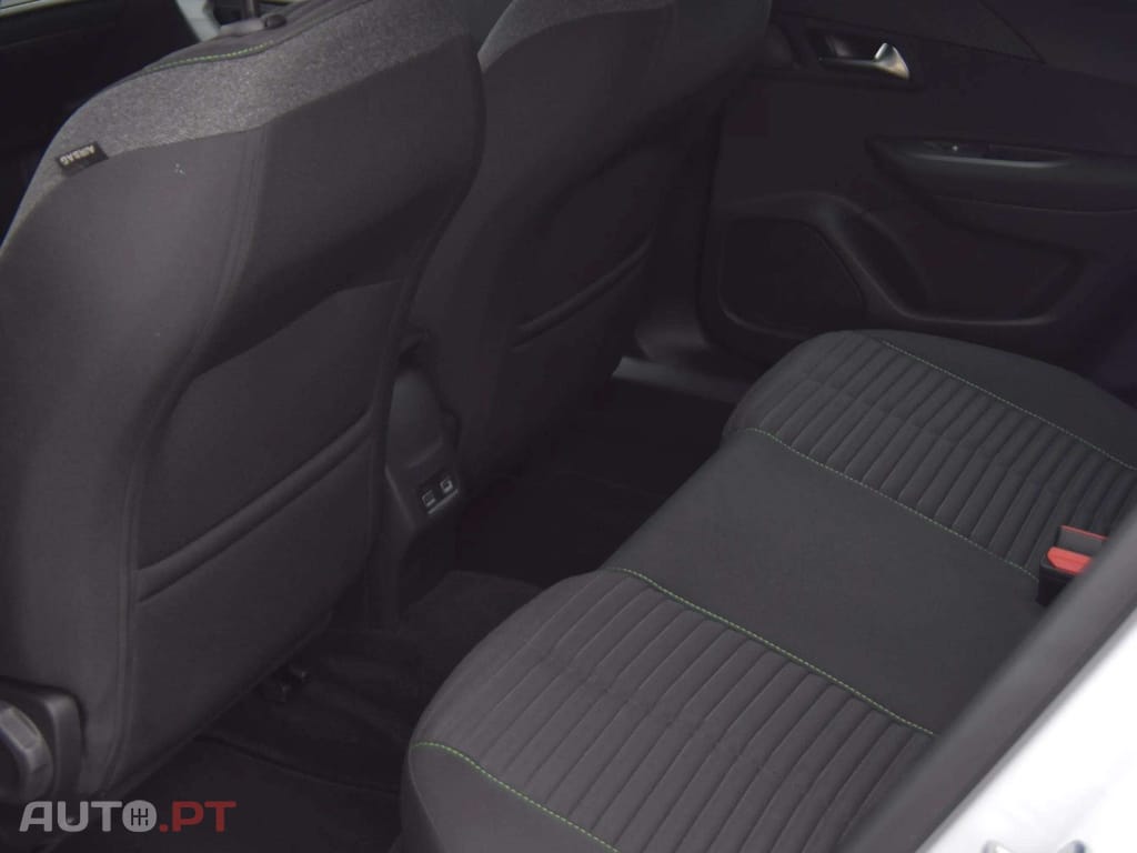 Peugeot E-2008 54 kWh Active EAT8